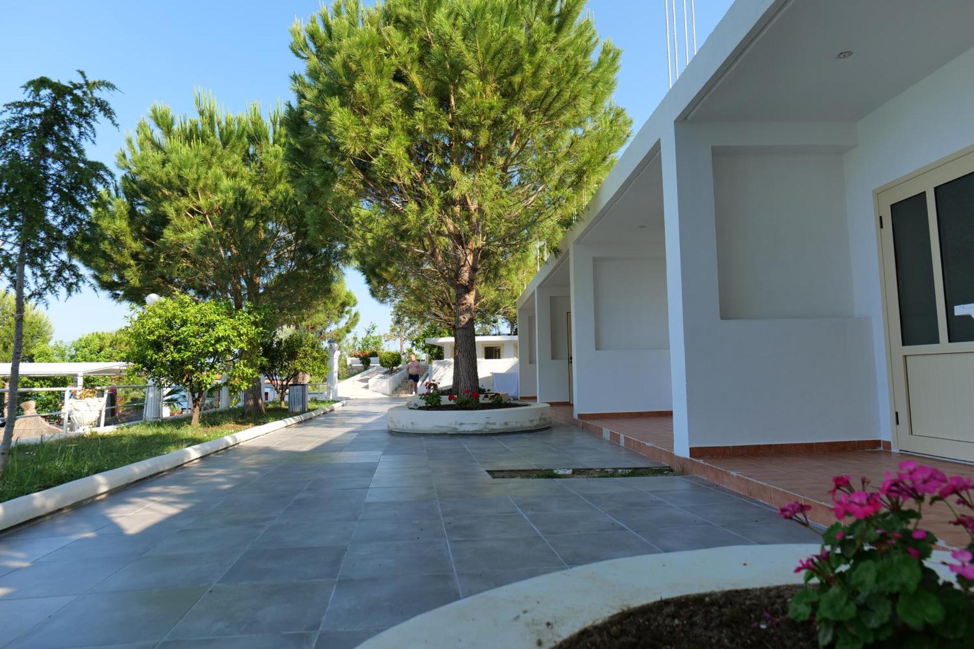 Edva Resort Radhimë Exterior foto