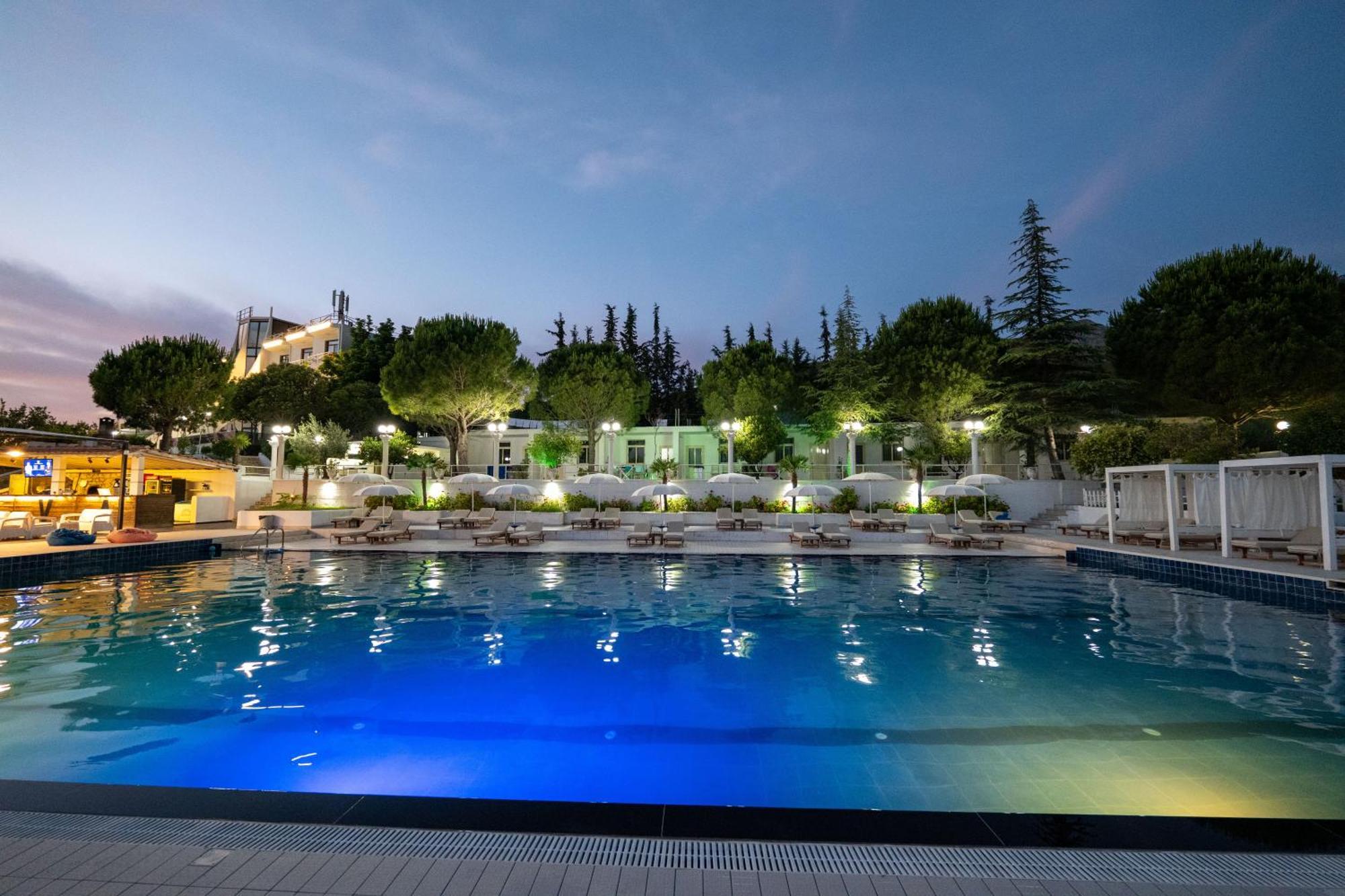 Edva Resort Radhimë Exterior foto