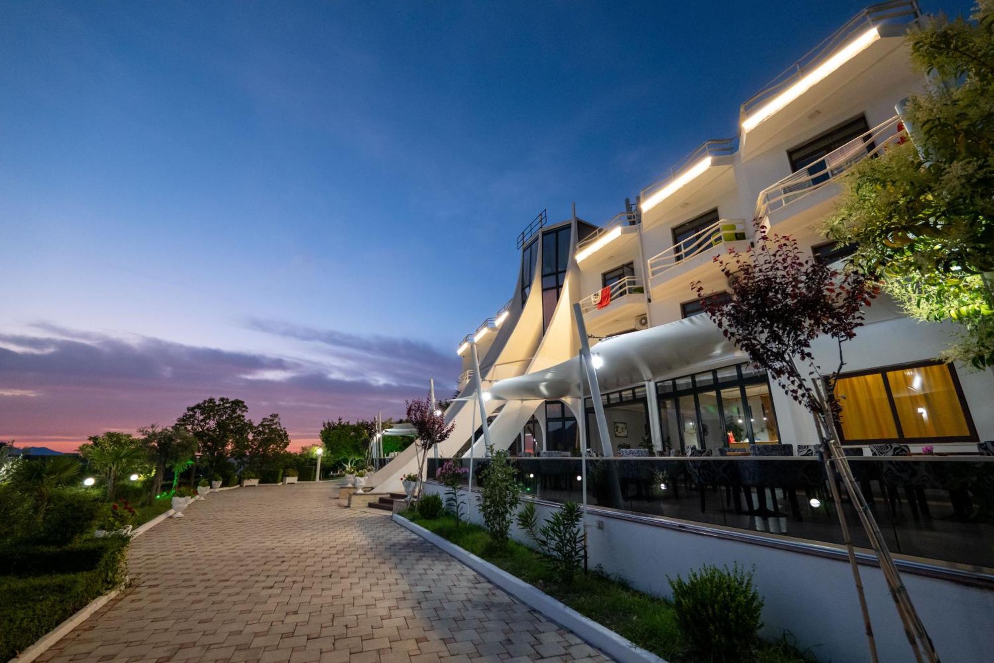Edva Resort Radhimë Exterior foto