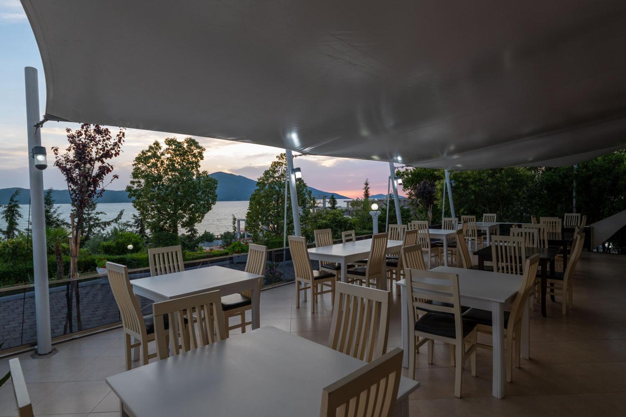 Edva Resort Radhimë Exterior foto