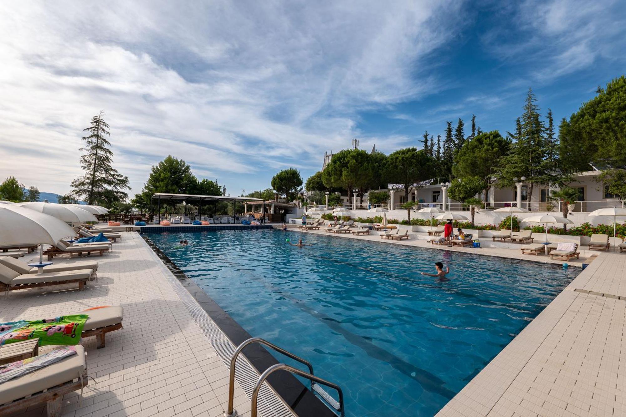 Edva Resort Radhimë Exterior foto