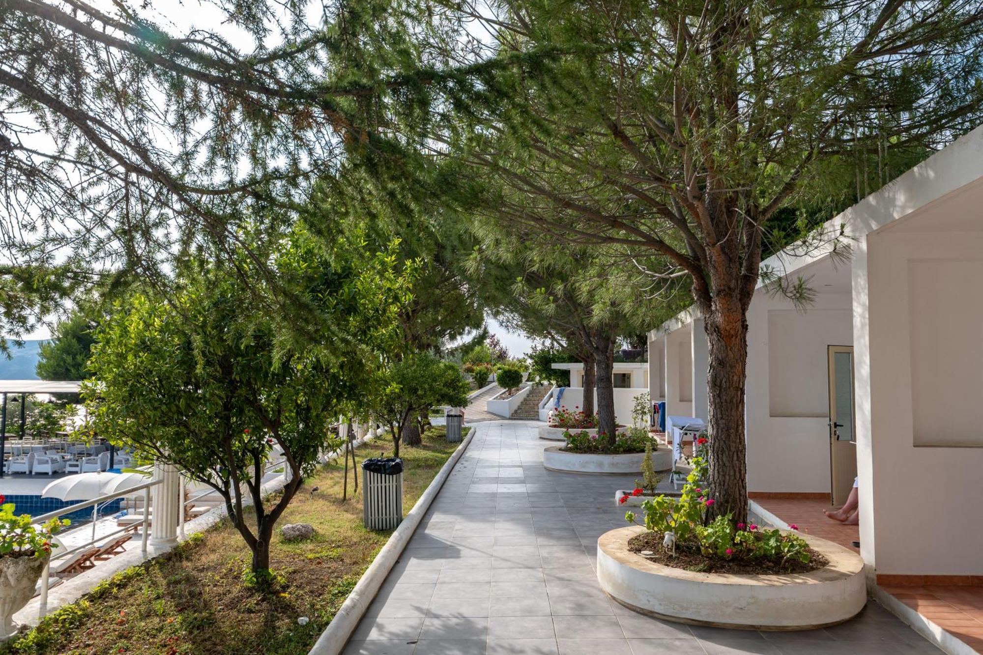 Edva Resort Radhimë Exterior foto