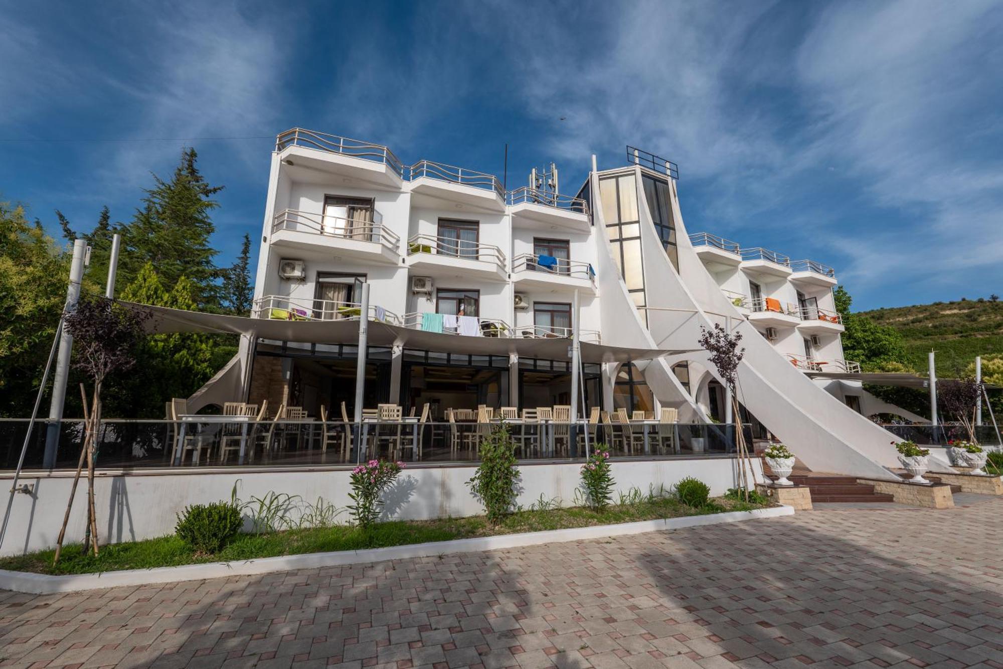 Edva Resort Radhimë Exterior foto