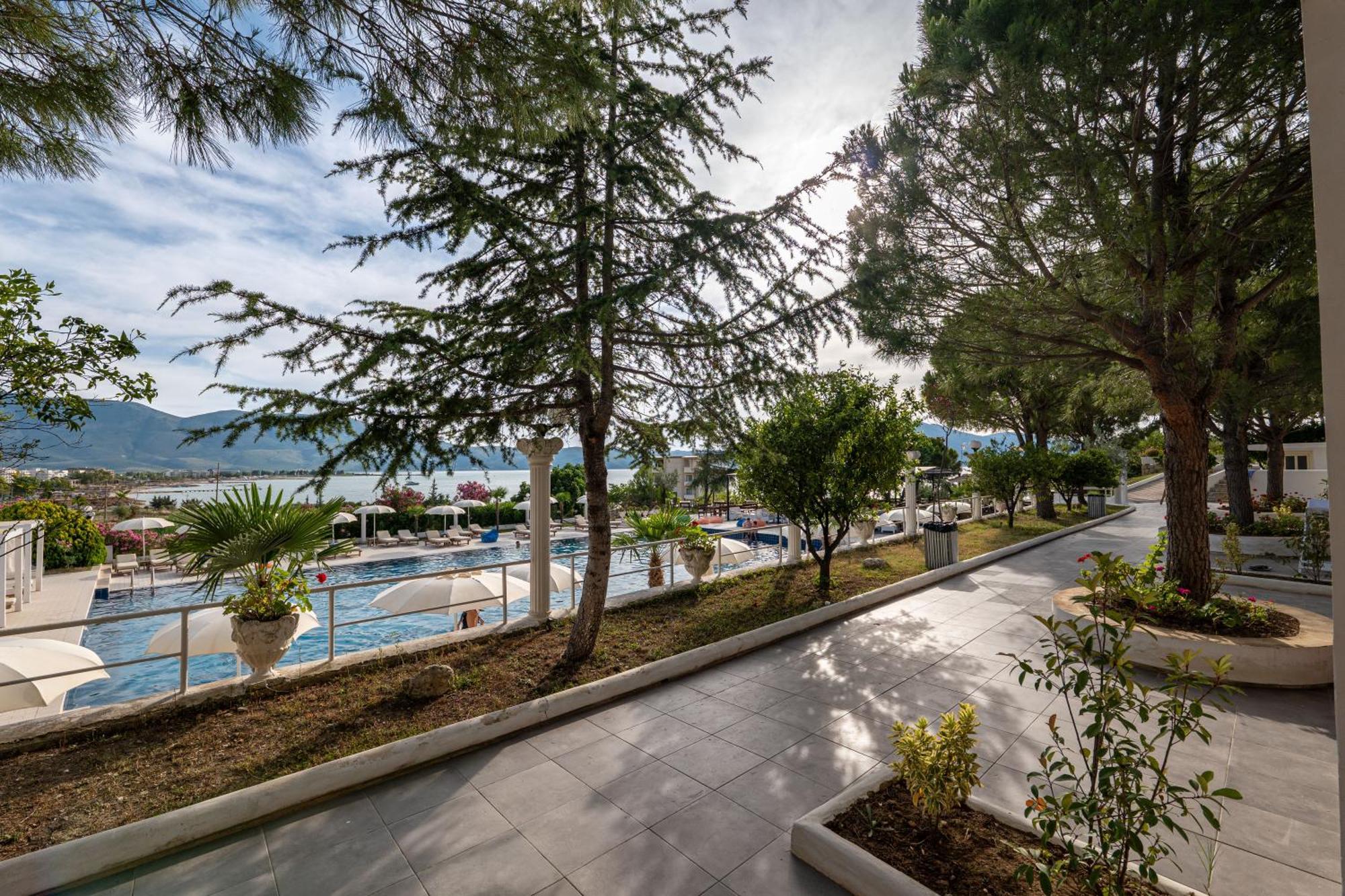 Edva Resort Radhimë Exterior foto