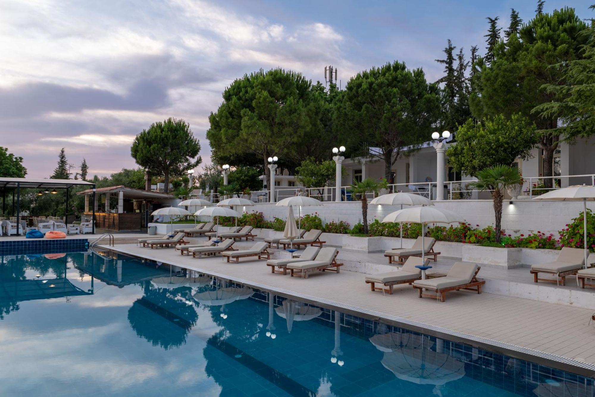 Edva Resort Radhimë Exterior foto
